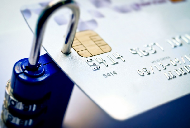 EMV-Credit-Card-Secured-with-Lock-02.png